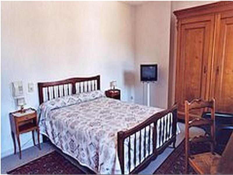 Hotel De Paris Poligny  Δωμάτιο φωτογραφία