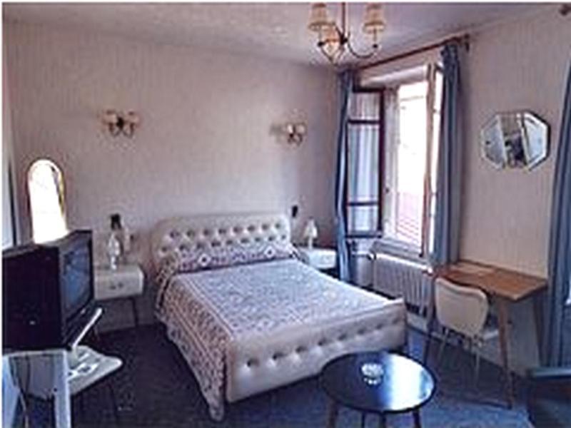 Hotel De Paris Poligny  Δωμάτιο φωτογραφία